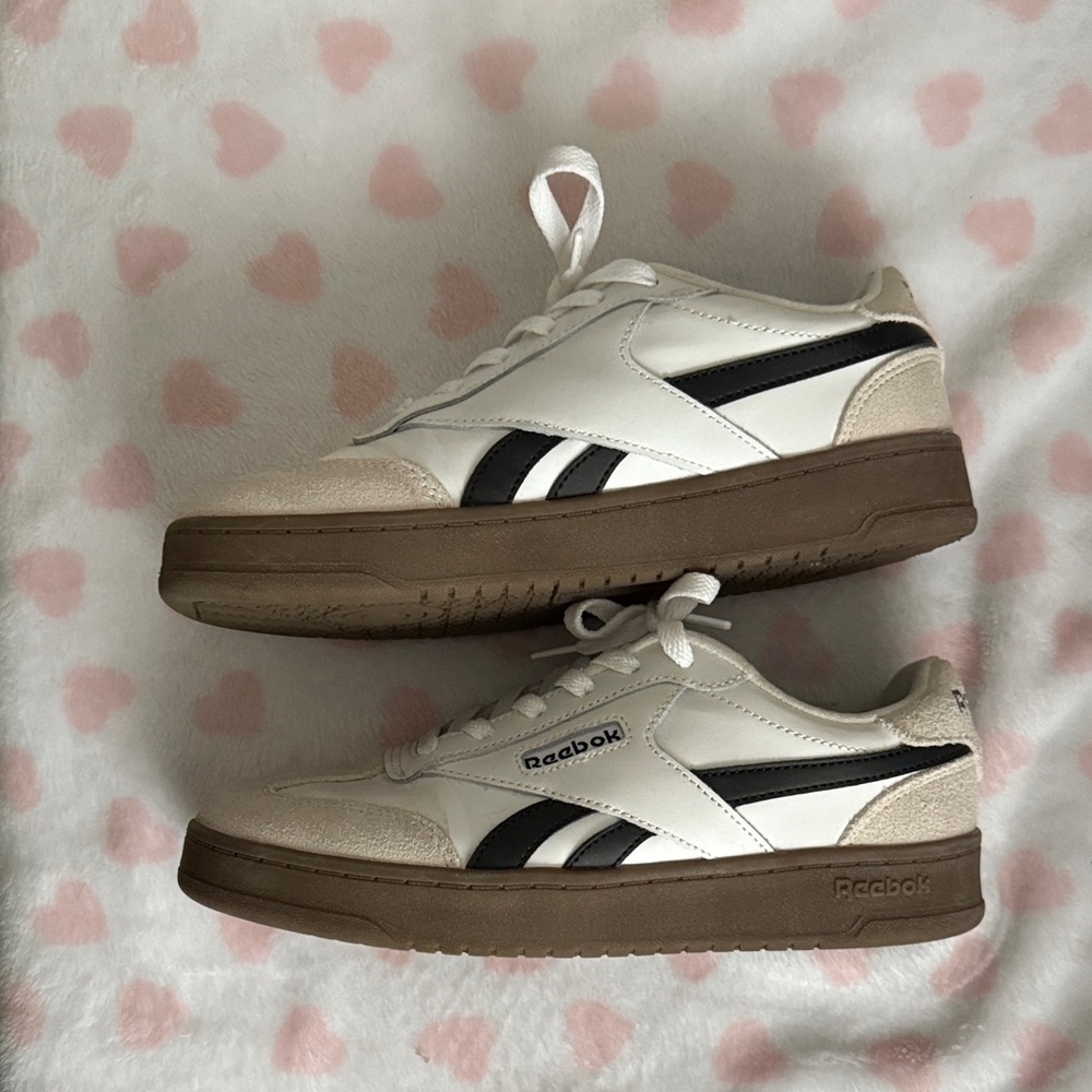 Reebok Women's Forte Lounger White and Black Athletic Shoes with Brown Sole